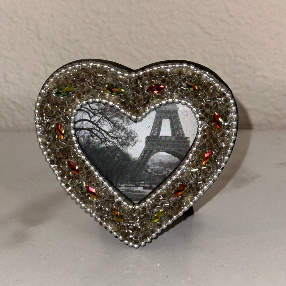 Beaded Heart Picture Frame - Picture 3 of 7